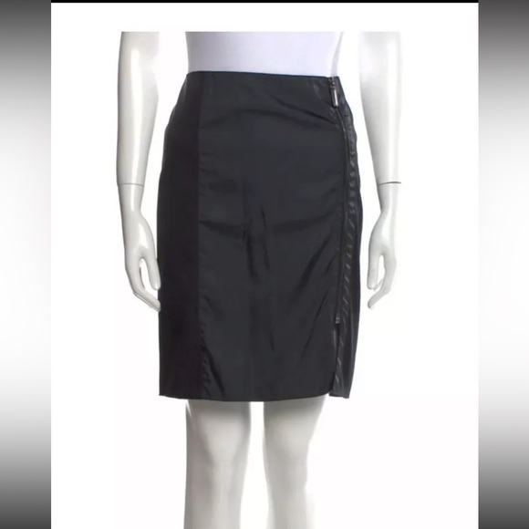 Prada Zipper Skirt Size 40 / Size 4 US